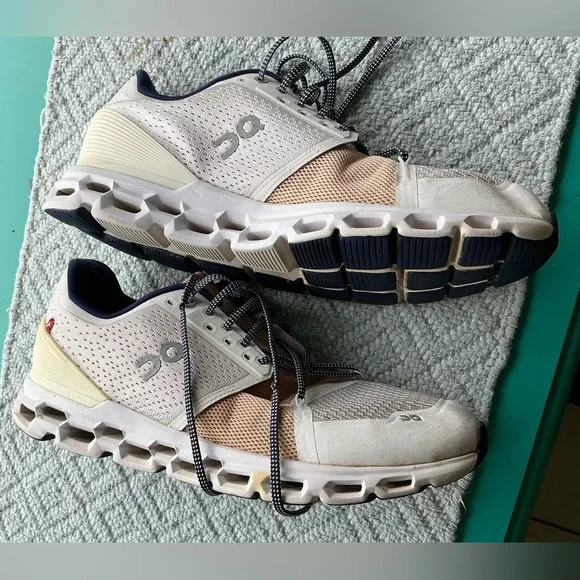 Oncloud stratus Running women’s Shoes white SIZE 9.5 - Picture 3 of 11